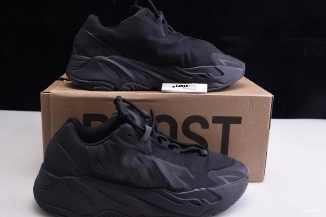 Yeezy Black Triple MNVN Boost Adidas FV4440 700 0707
